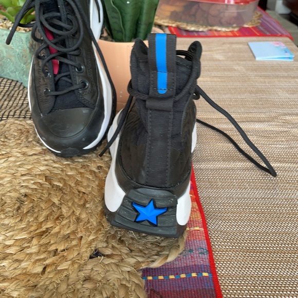 Authentic Brand New Converse” Never Worn” - Picture 8 of 8